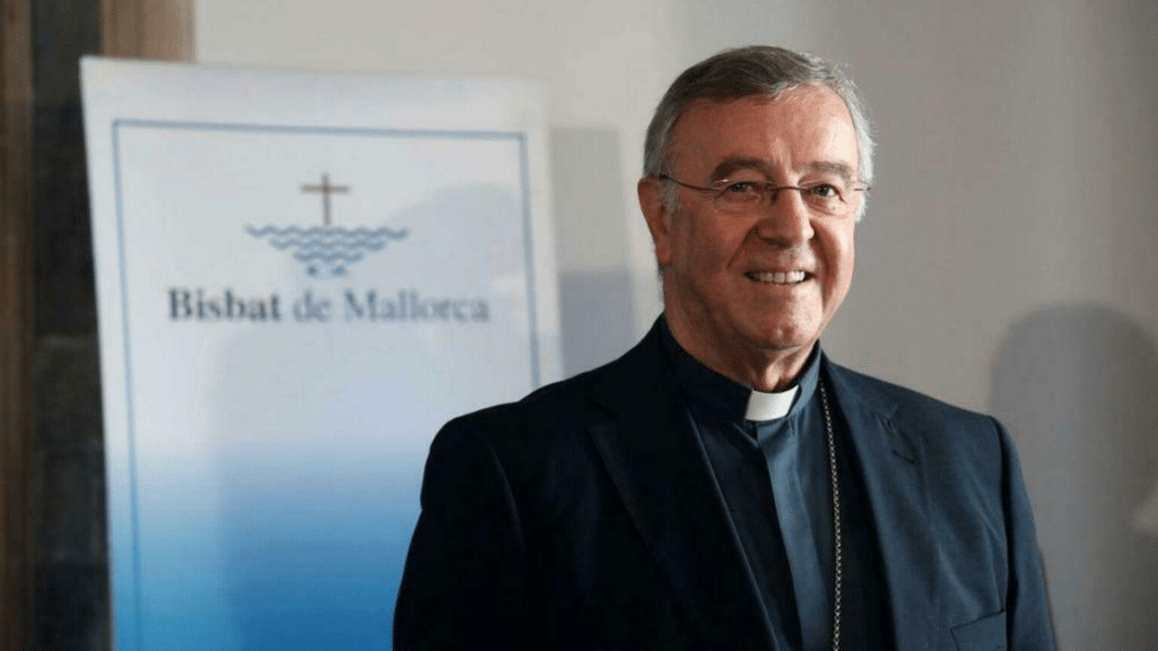 El obispo de Mallorca quiere que el Papa León XIV mantenga una línea «aperturista» con la homosexualidad