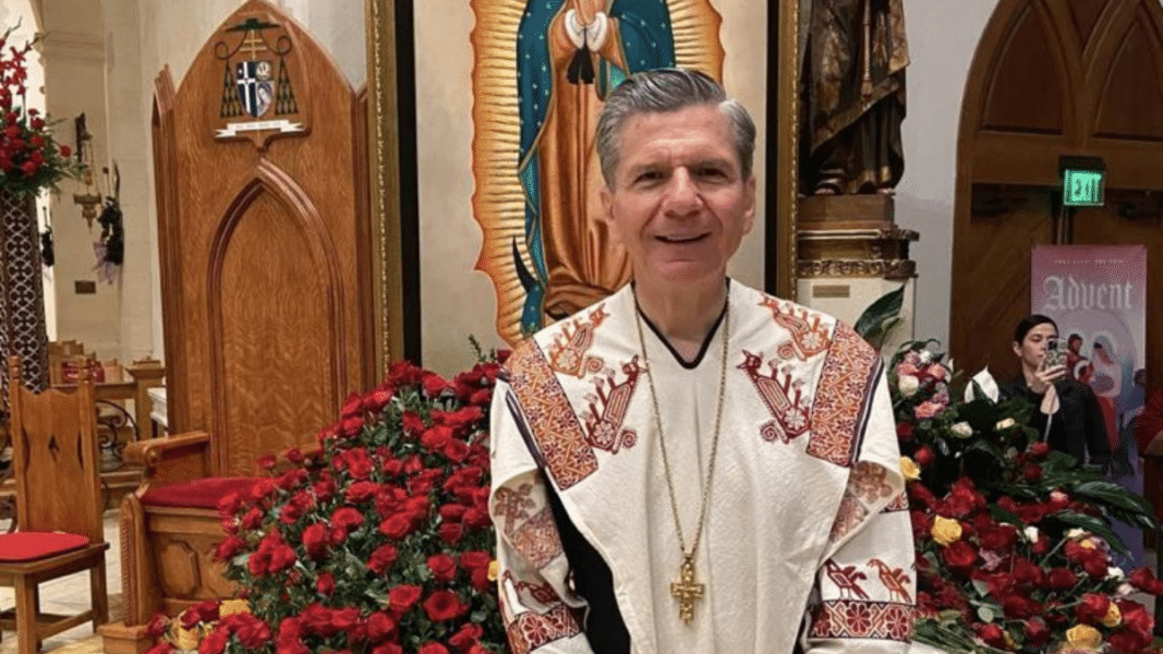 El arzobispo de San Antonio elimina su cuenta en redes sociales tras sus polémicos mensajes atacando a Trump