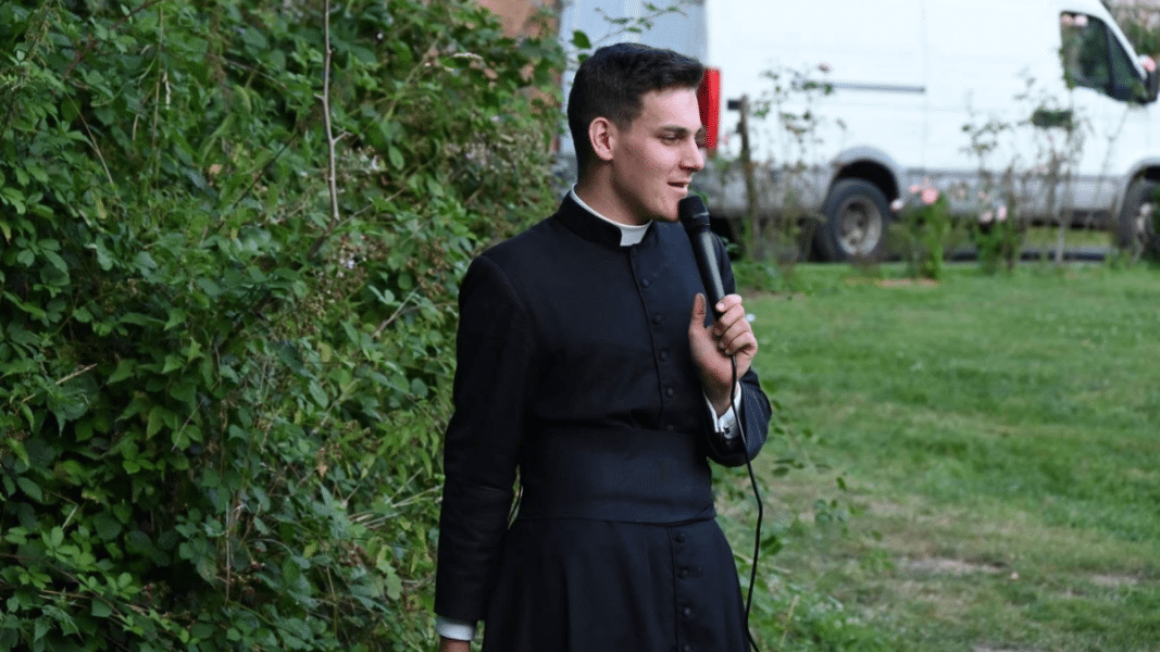 Fallece un diácono francés del Instituto de Cristo Rey tras sufrir un accidente con un tractor