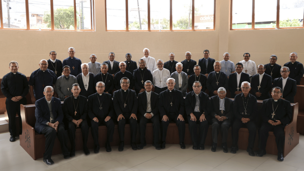 Firme rechazo de la Conferencia Episcopal Ecuatoriana a una sentencia del Constitucional que avala en cambio de sexo de niños