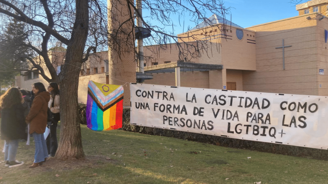 La diócesis de Cuenca cede a las presiones y suspende una charla de Courage