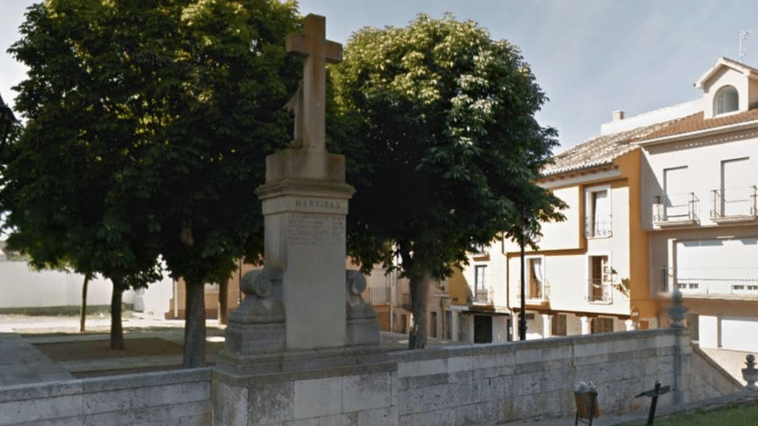 Abogados Cristianos solicita la paralización del derribo de la cruz de Dueñas (Palencia)