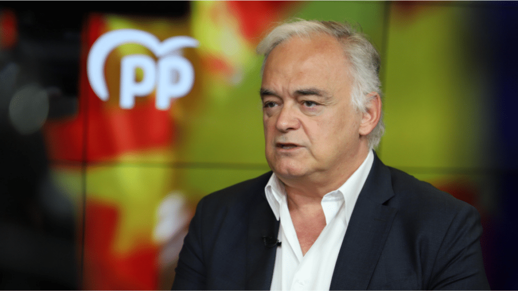 El eurodiputado del PP, Esteban González Pons, pide a la Iglesia que ordene «obispas»