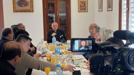 El obispo de Almería, Antonio Gómez Cantero, durante el encuentro con los periodistas locales