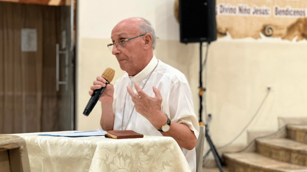 El obispo de San Jacinto confirma las denuncias contra dos sacerdotes de su diócesis pero defiende haber actuado correctamente