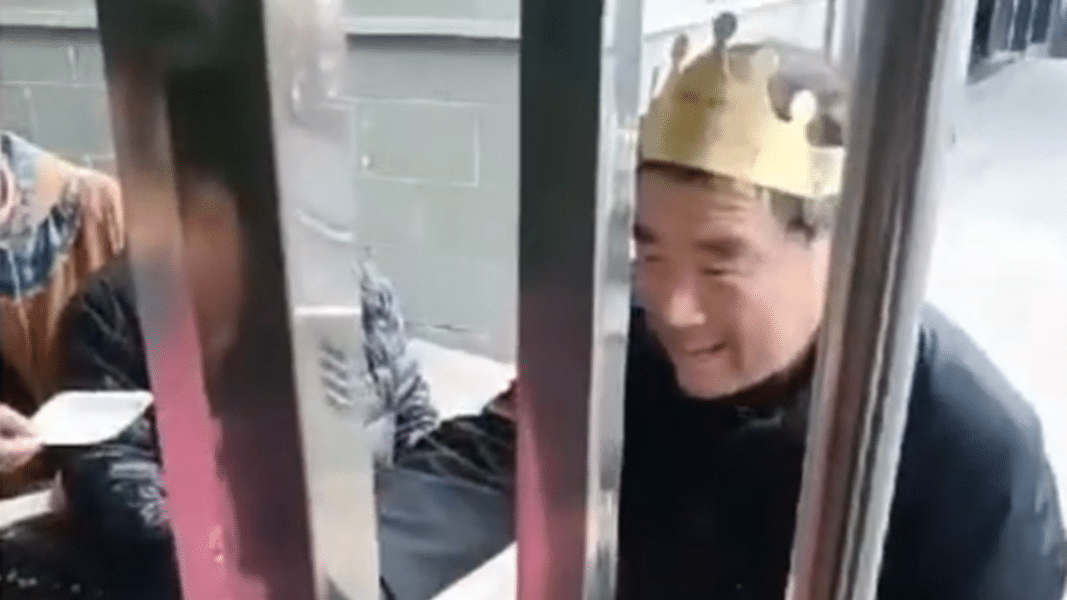 Obispo chino clandestino celebra sus 40 años de sacerdote entre barrotes