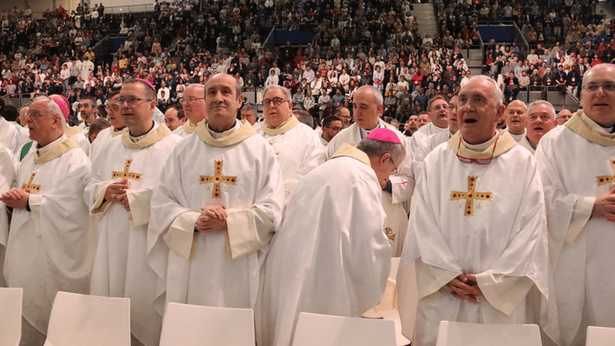 Obispos españoles durante la Misa de clausura del Congreso de Vocaciones