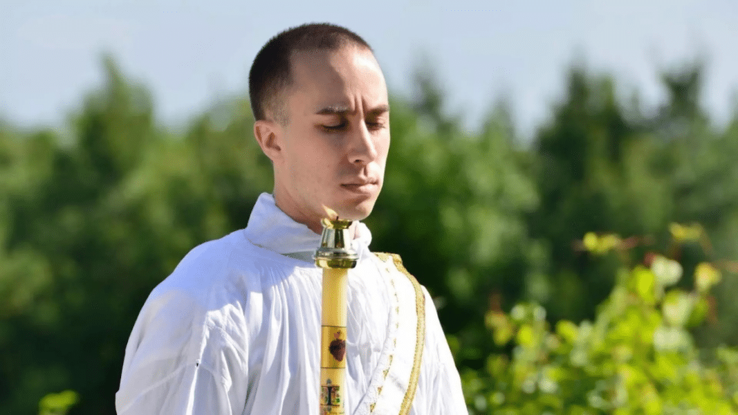 Sacerdote anuncia su salida de la Fraternidad Sacerdotal San Pío X y se declara sedevacantista