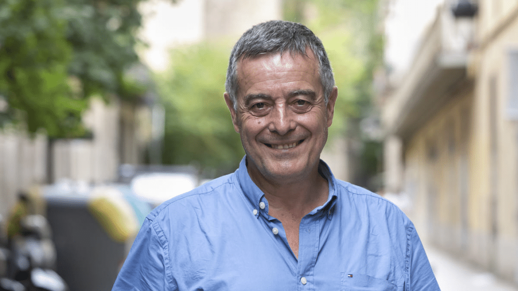 Vergonzosas declaraciones de un cura de Barcelona durante una misa rociera: mitin xenófobo contra los andaluces y críticas a Juan Pablo II