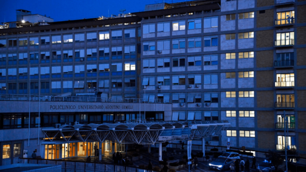 El Papa sigue estable: sin fiebre y sin insuficiencia respiratoria