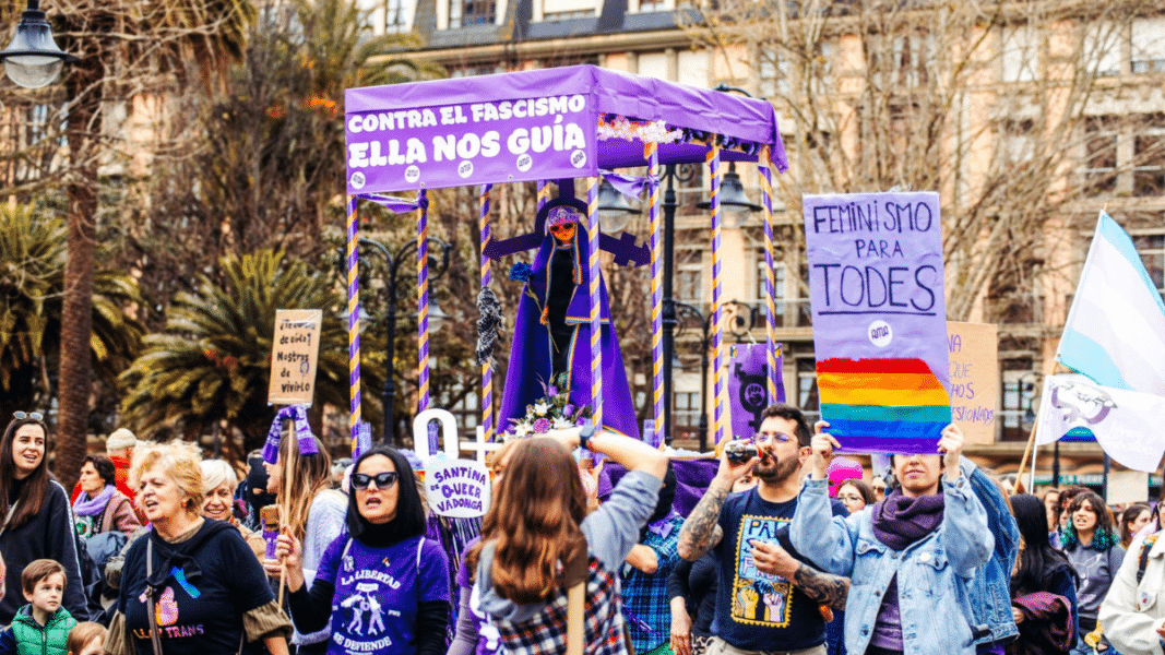 La justicia abre diligencias contra las organizadoras ‘feminazis’ de la procesión de la “Santina Queer”