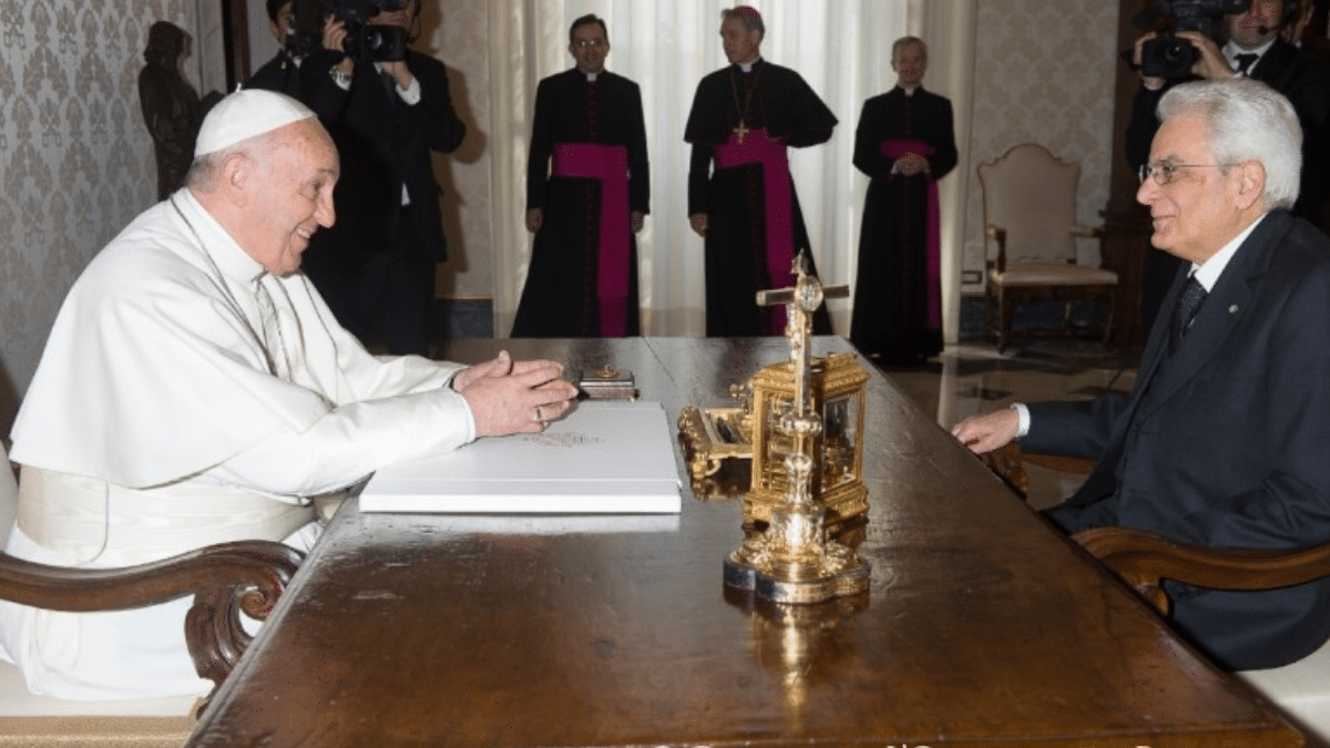 El Papa Francisco con Sergio Mattarella, presidente de Italia