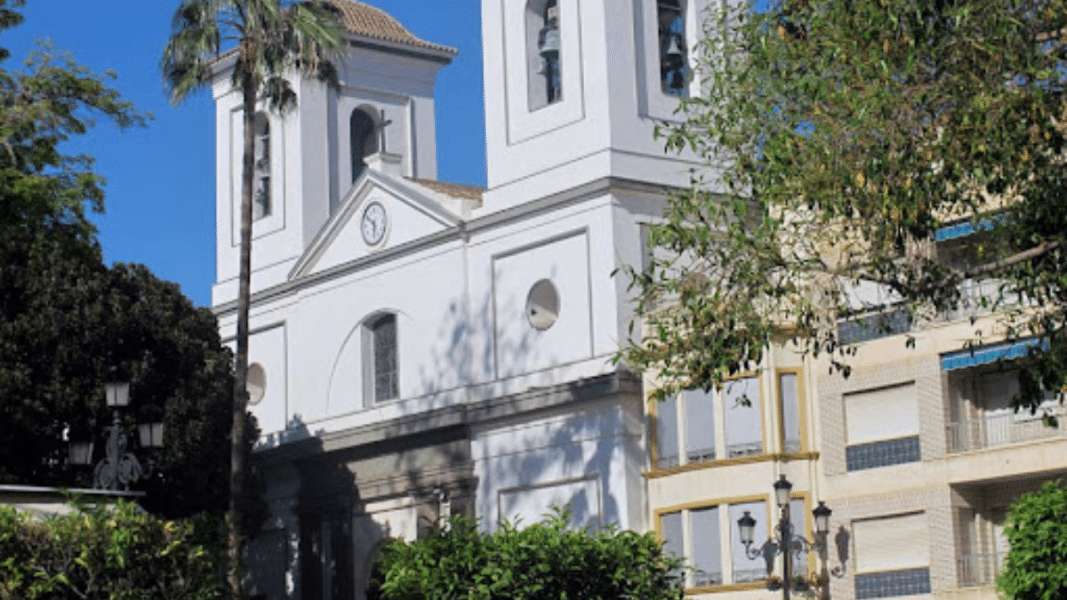 Un cura de la diócesis de Cartagena escandaliza a los padres por… enseñar la moral católica