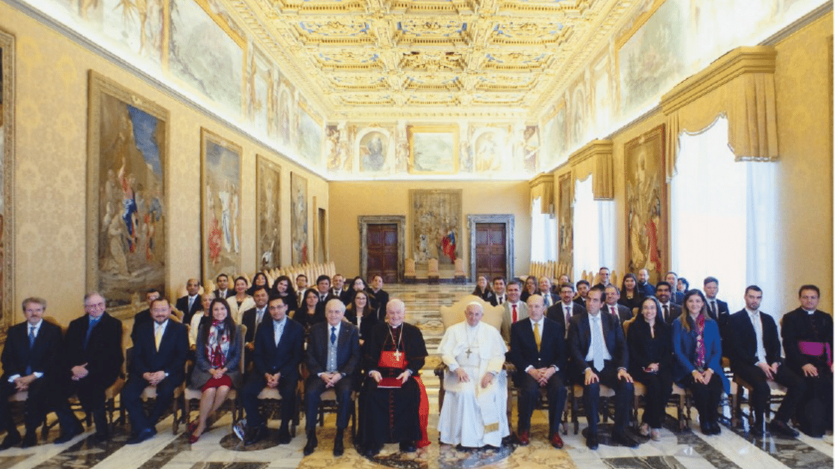 Miembros de Academia de Líderes Católicos con el Papa Francisco en 2019
