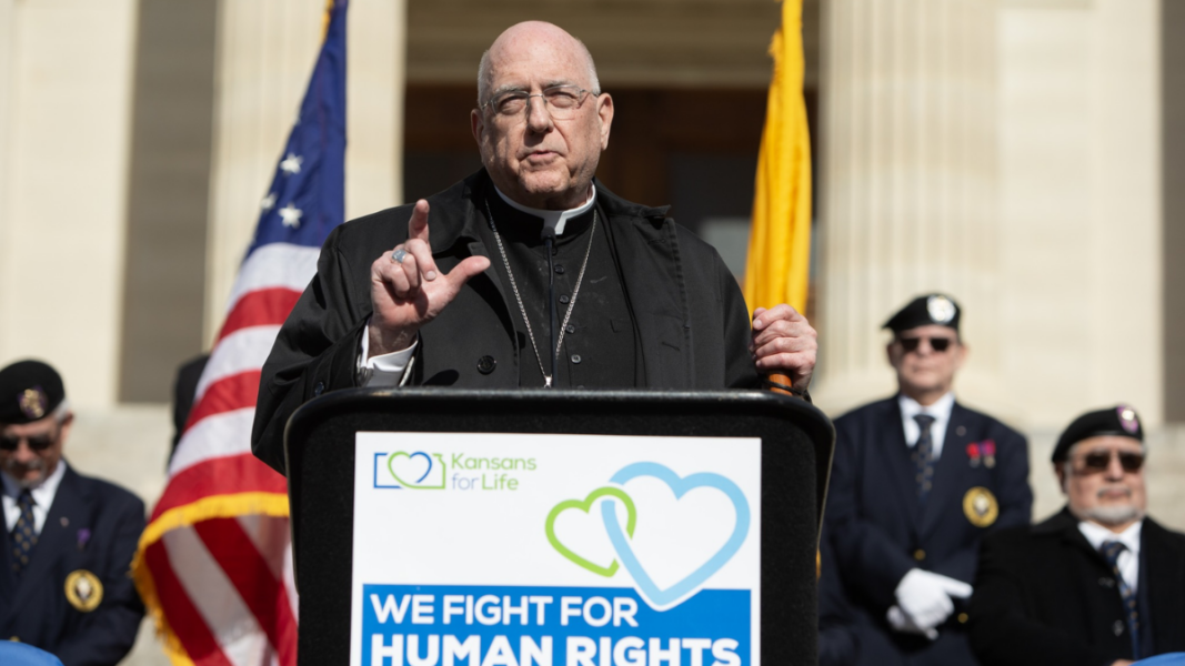 Arzobispo Joseph F. Naumann