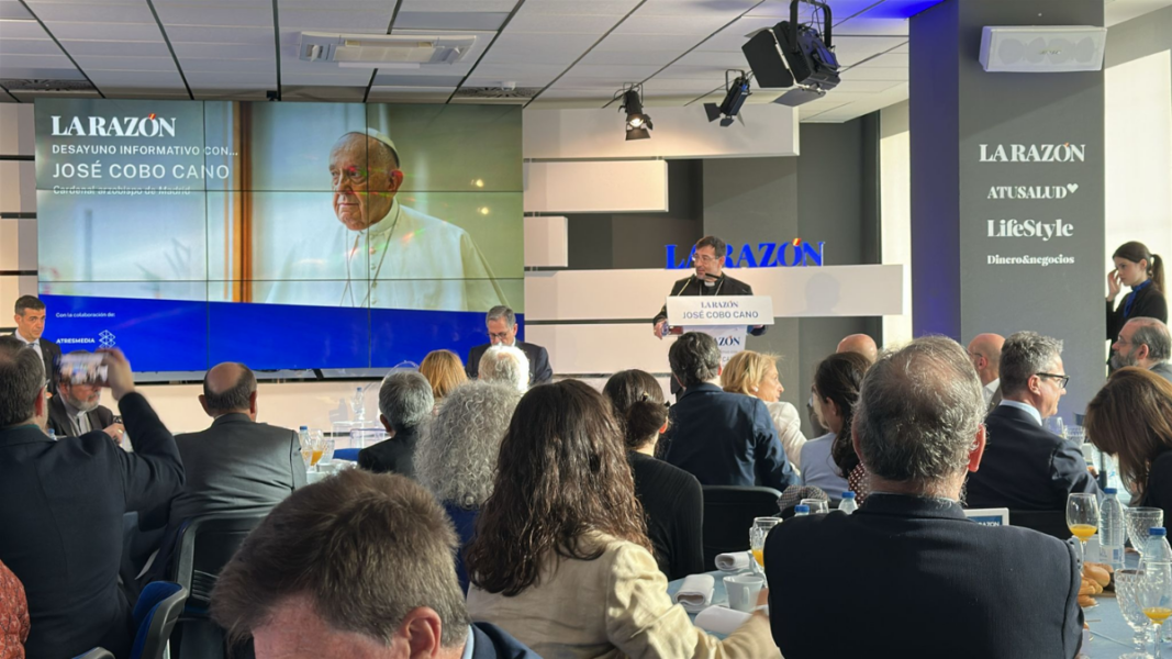 El cardenal Cobo quiere más inmigrantes en Europa: «Hay 7 millones de puestos de trabajo en Europa y 22 millones de jóvenes en el sur del Mediterráneo, ¿no van a venir?»