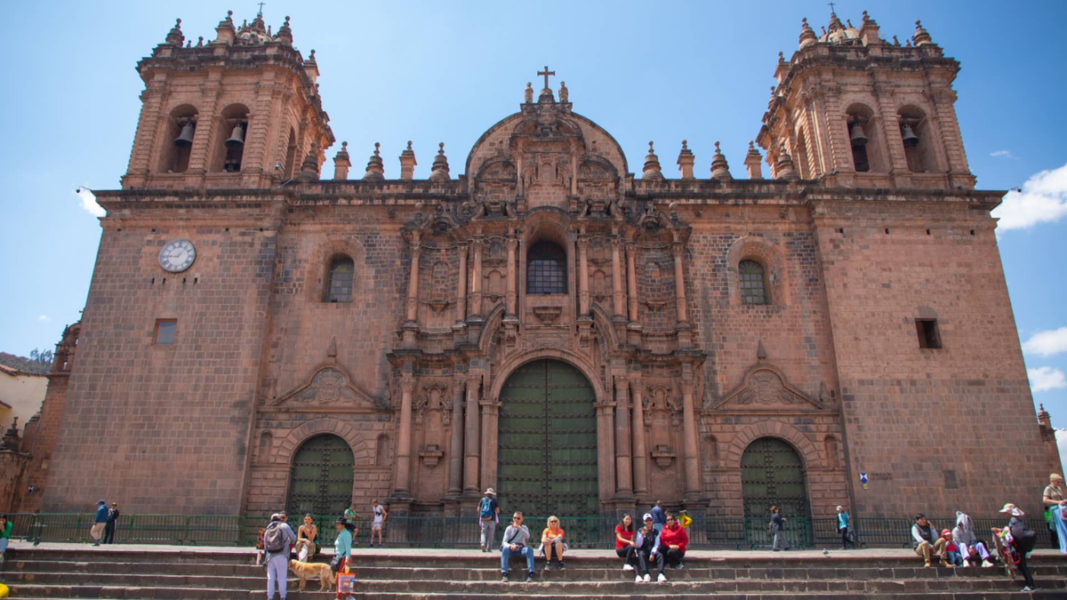 Un joven agrede a un sacerdote mientras se confesaba en la catedral de Cuzco