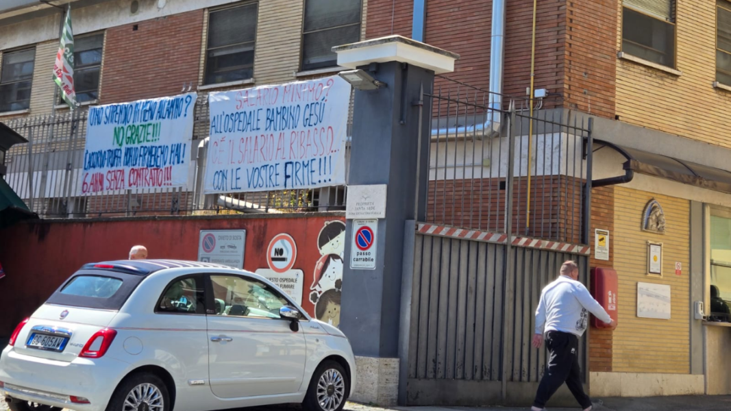 Los trabajadores del Papa denuncian malas condiciones laborales