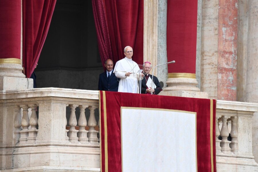 León XIV en su primer Regina Caeli: “La Iglesia necesita vocaciones. ¡No tengáis miedo!”