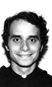 Retrato en blanco y negro de Robert Francis Prevost en su juventud