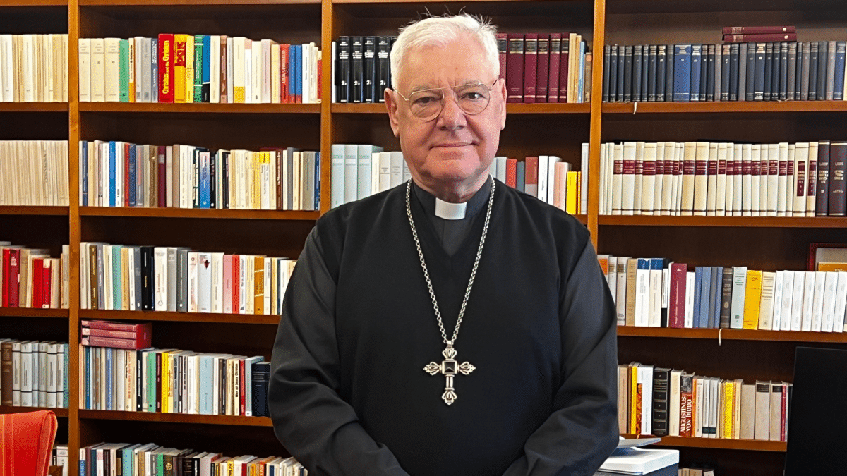 El cardenal Müller en su apartamento de Roma