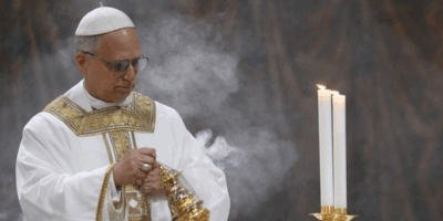 Papa León XIV misa incienso