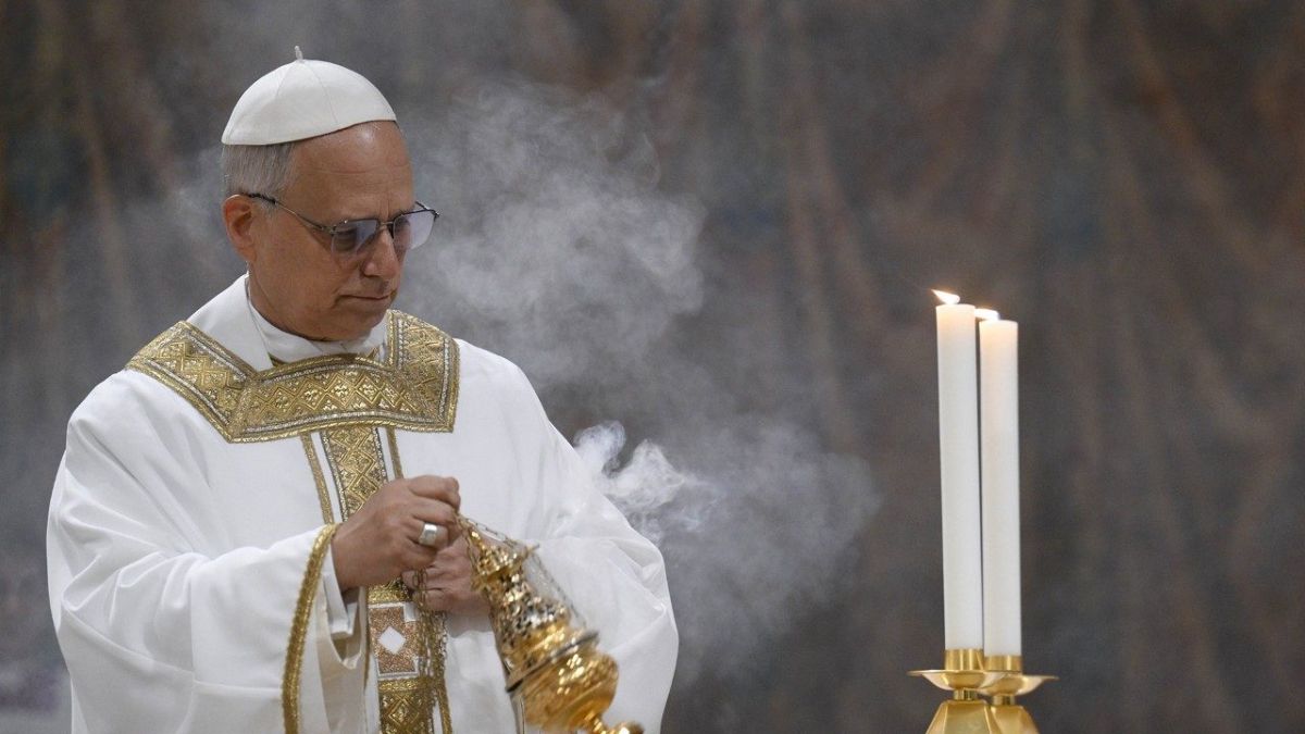 Papa León XIV misa incienso