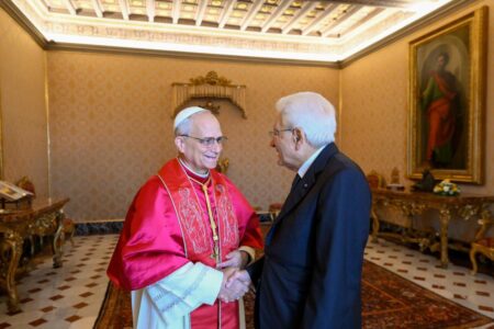 León XIV y Sergio Mattarella durante su encuentro oficial en el Vaticano