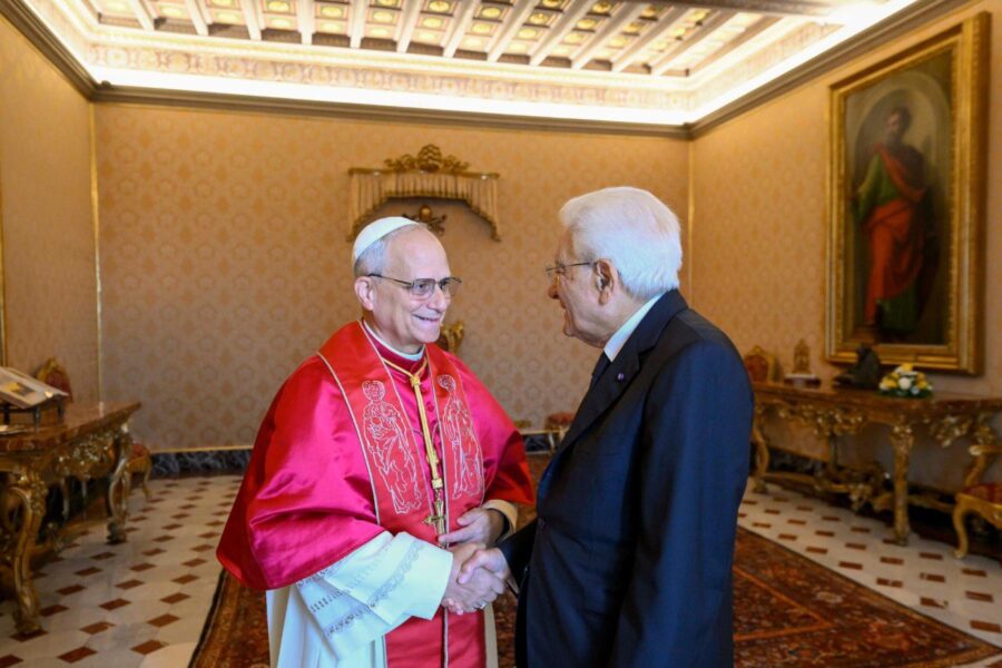León XIV y Sergio Mattarella durante su encuentro oficial en el Vaticano