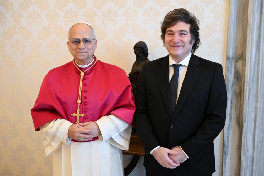 León XIV y el presidente Javier Milei durante su encuentro en el Vaticano