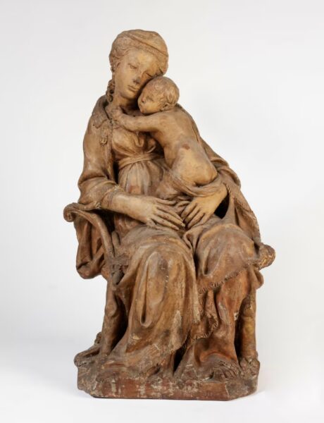 Escultura de la Virgen María con el Niño en brazos, símbolo de la misión urgente en la Iglesia