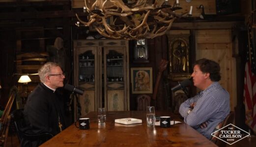 Robert Barron habla sobre el periodo posconciliar y el Vaticano II en entrevista con Tucker Carlson