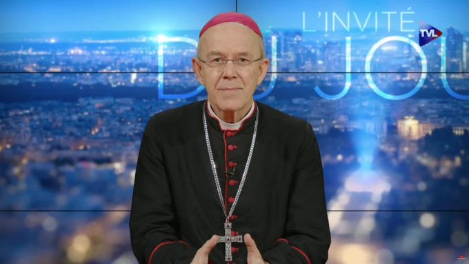Monseigneur Athanasius Schneider appelle à la liberté de la messe traditionnelle dans une interview télévisée