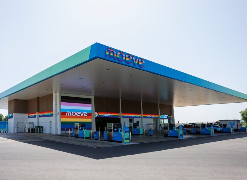 Repostando en Moeve financias campañas LGTB durante el mes del orgullo