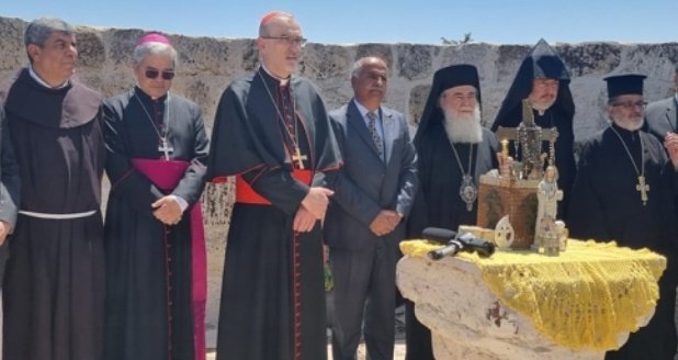 Patriarcas cristianos en Taybeh durante denuncia por ataques contra la comunidad cristiana