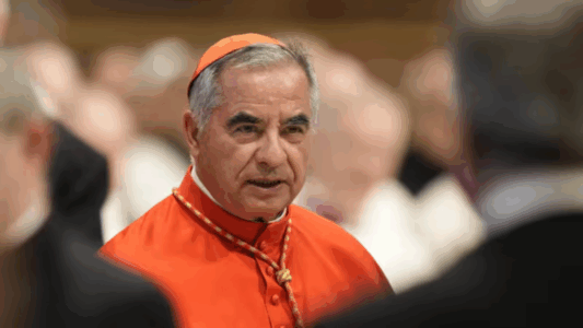 El cardenal Angelo Becciu durante un acto oficial, a la espera del juicio de apelación en el Vaticano.