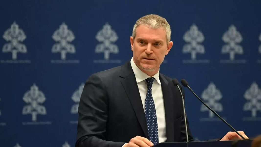 El portavoz del Vaticano, Matteo Bruni, habla sobre el informe ignorado por Francisco