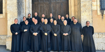 Miembros del Instituto del Buen Pastor tras la reelección del padre Luis Gabriel Barrero como Superior General.