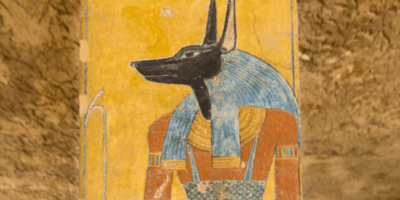 Representación del dios Anubis, símbolo del infierno en la noticia sobre el agresor de Amazon.
