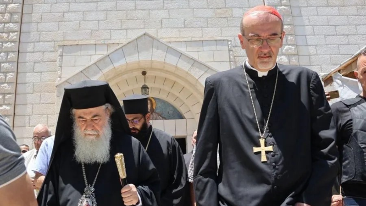 El cardenal Pizzaballa y el patriarca Teófilo III entran en Gaza tras el  bombardeo de la parroquia católica - InfoVaticana