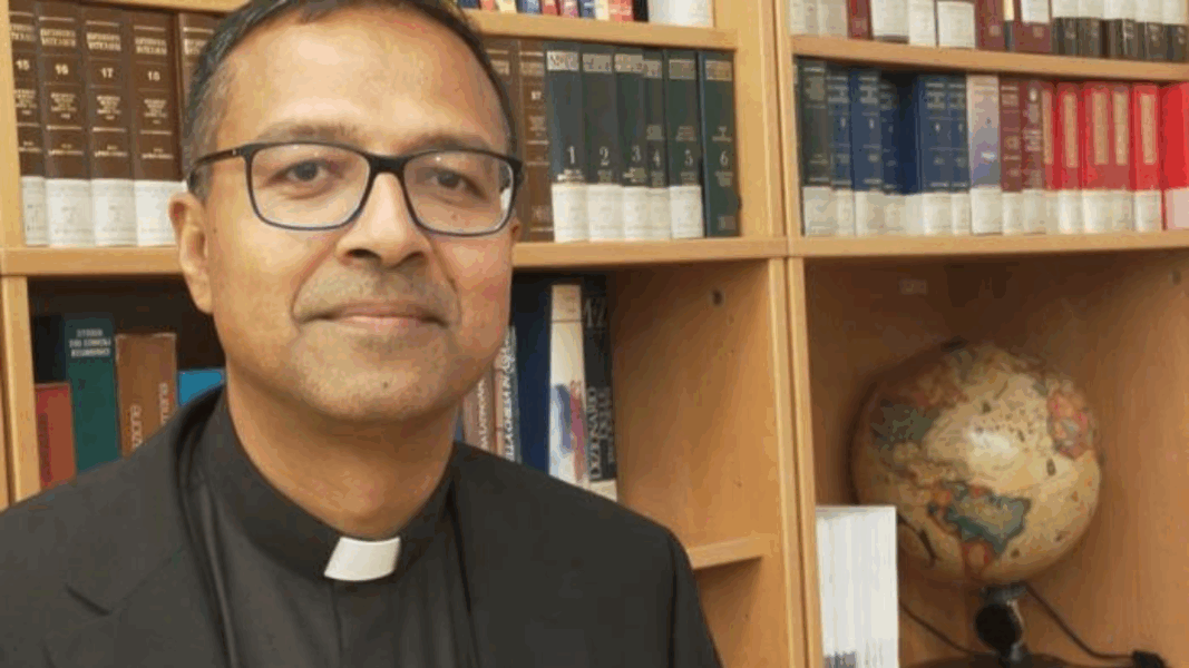 El Papa recibe al arzobispo de Moscú y nombra director de la Specola