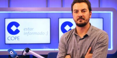 Jorge Bustos en los estudios de COPE tras ser elegido por los obispos como sucesor de Carlos Herrera