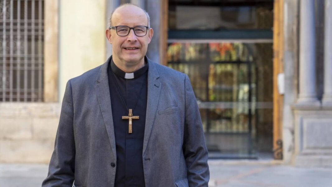 José Antonio Satué, comisario del IVE, en el centro de la polémica.