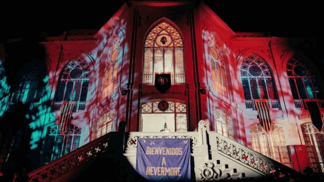 Un colegio católico en Madrid permite ouijas y muñecas diabólicas en su capilla para un evento de Netflix