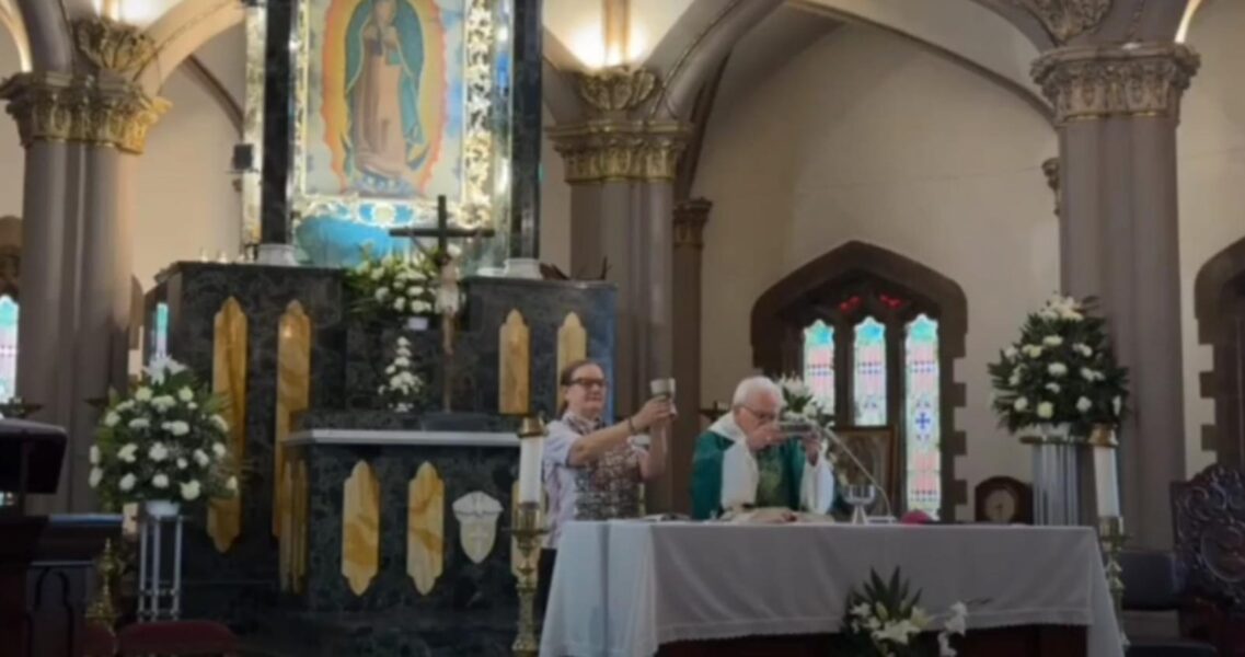 Grave sacrilegio en Misa del obispo emérito de Saltillo con una sacerdotisa anglicana