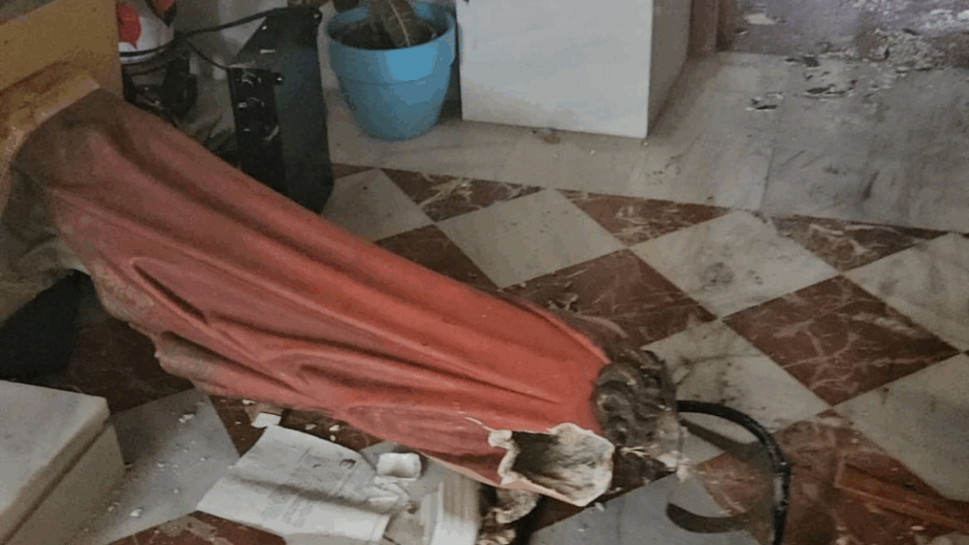 Un joven magrebí destroza e incendia una iglesia en un pueblo de Granada