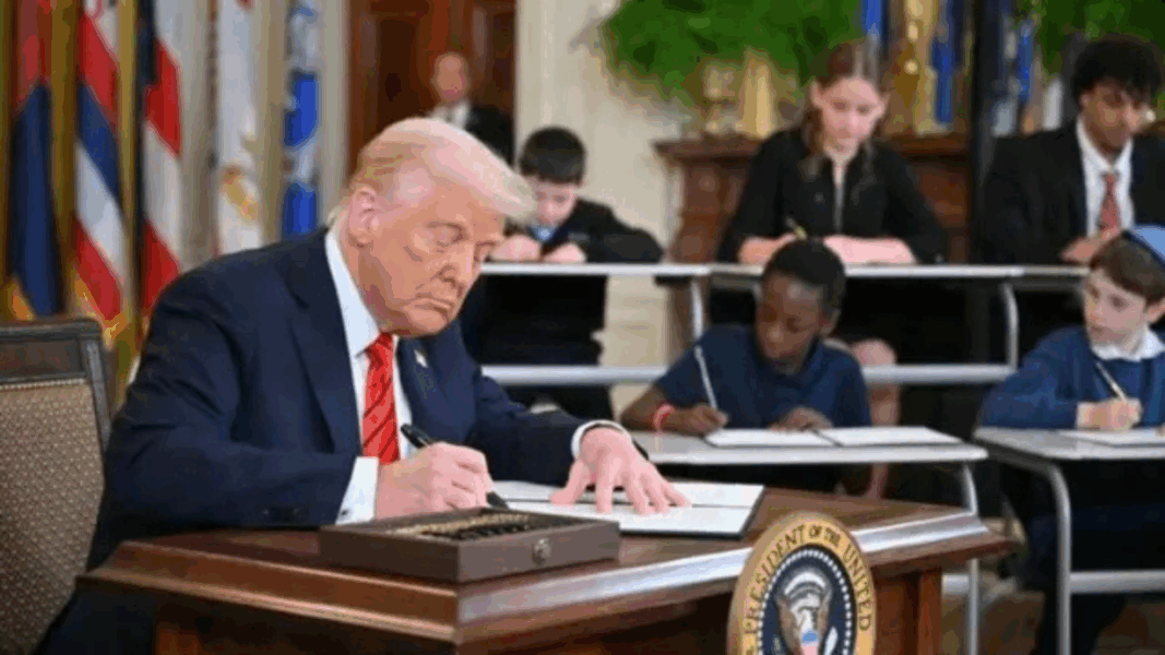 Trump da 60 días para suprimir ‘ideología de género’ de las escuelas o se quedan sin fondos