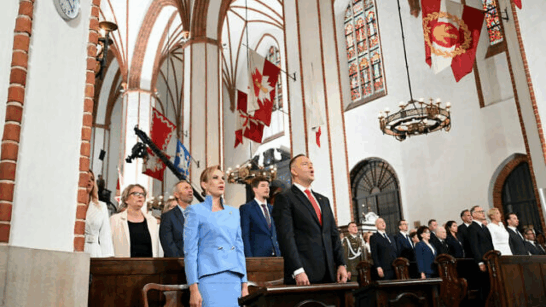 El nuevo presidente de Polonia jura su cargo con un himno mariano medieval como símbolo de identidad cristiana