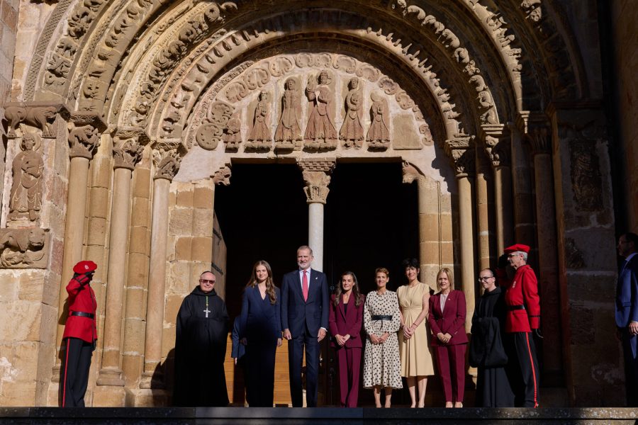 El rey malabarista: entre los “derechos reproductivos” y el Monasterio de Leyre