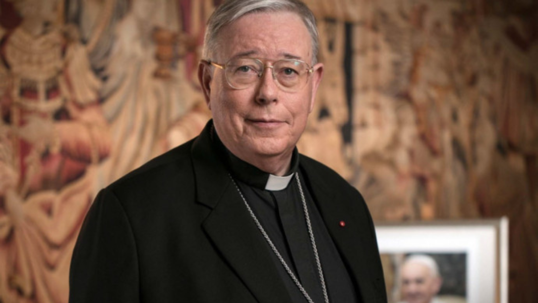 Cardenal Hollerich cuestiona la moral sexual católica y propone adaptar la doctrina al discurso LGBT